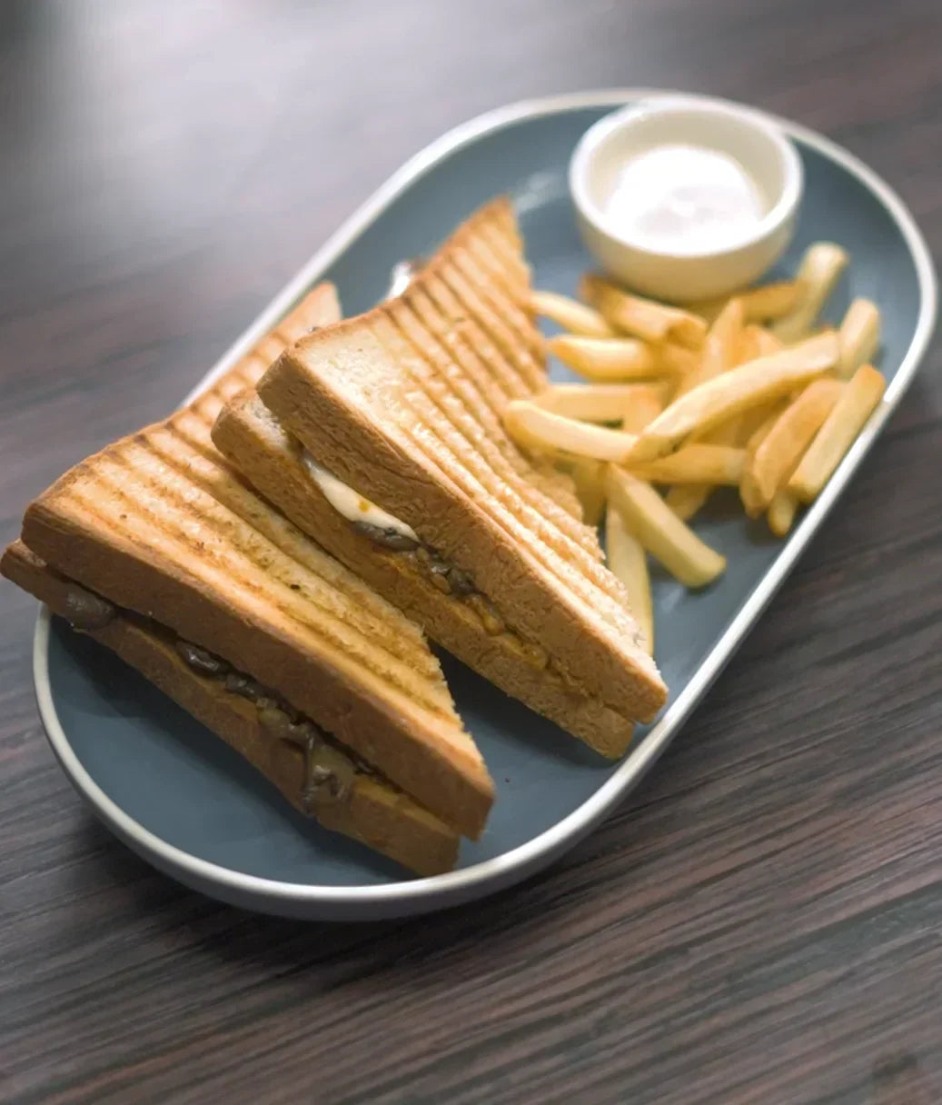 Vegetable sandwich with Salsa Rossa Pink Pasta Sauce